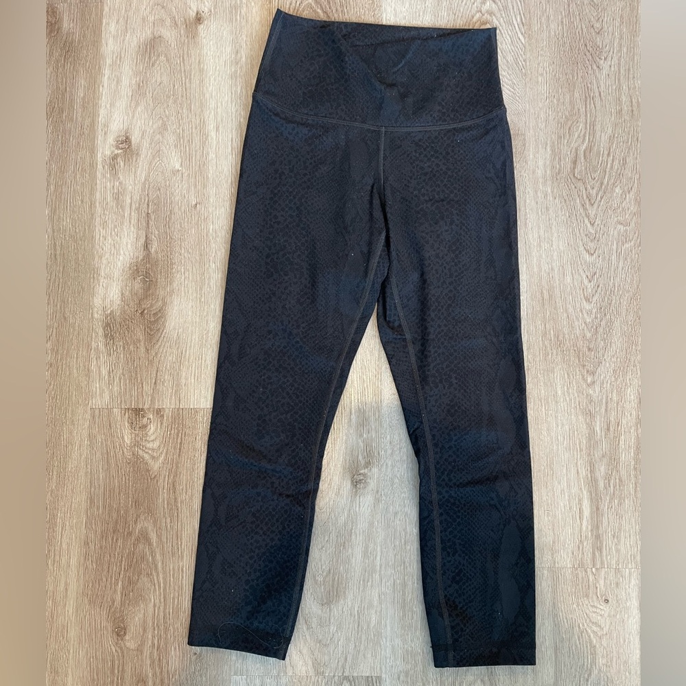 Lululemon size 4 High-Waist Black Textured Leggings